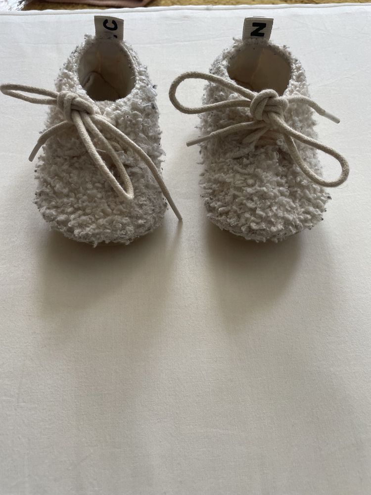 Sapatos de pelo encaracolado bebé menina 3-9M