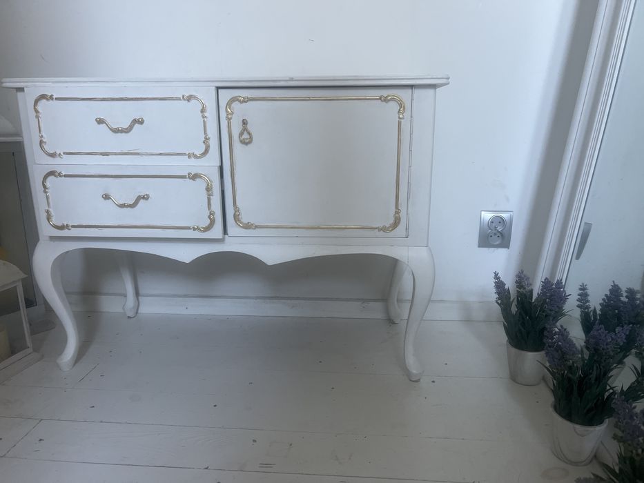 Fajna elegancja  szafeczka .