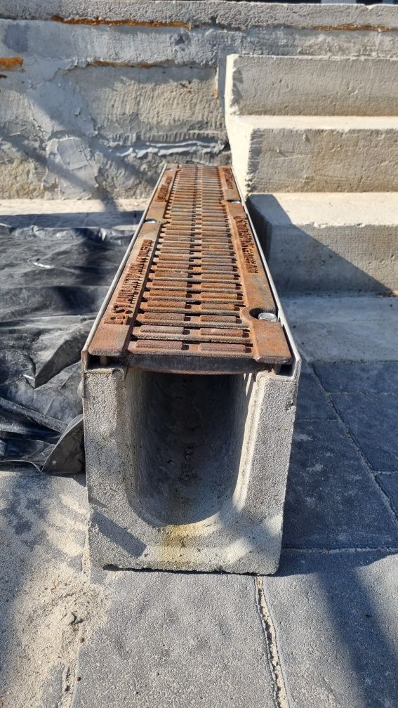 Лоток бетонний водовідводний