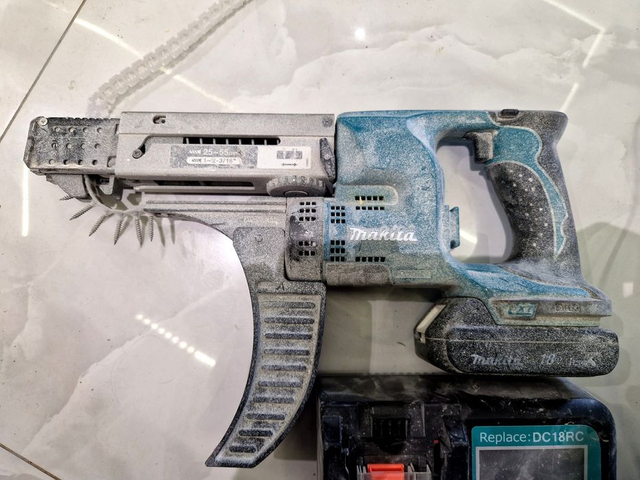 Makita DFR550 Wkrętarka z Magazynkiem do Płyt GK Regipsów 25-55mm 18V