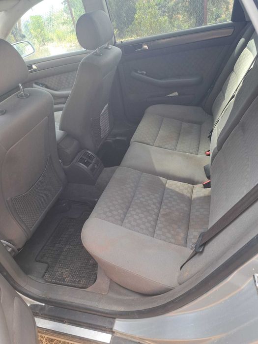 Vendo Audi A4 V6-2.4