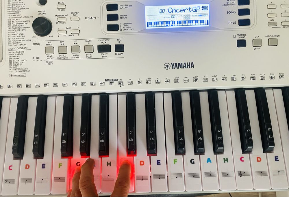 Keyboard Yamaha EZ 300 z podstawką, krzesłem i sluchawkami