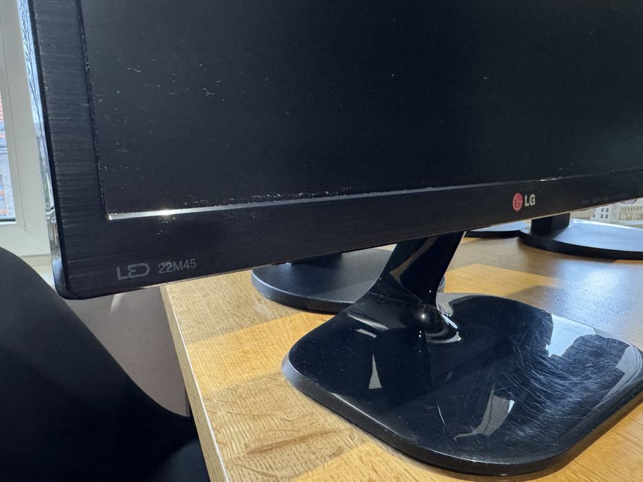 Monitory LED 3xNEC/1xLG