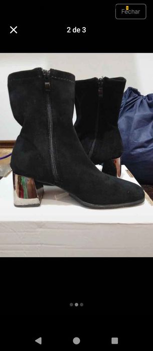 Botins pretos de camurça