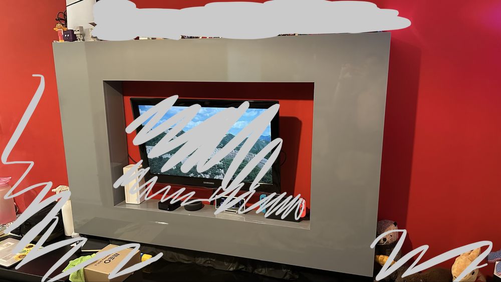 Moldura de tv em madeira lacada