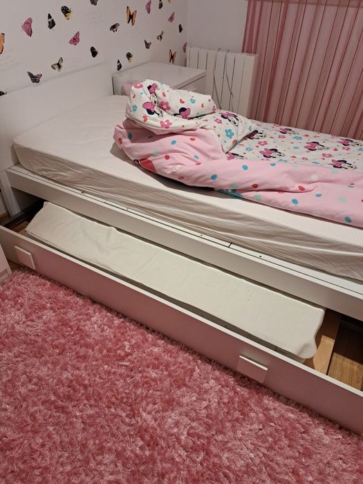 Cama bebe e adolescente