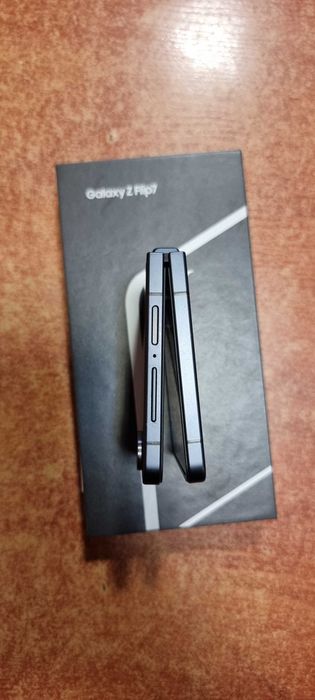 Samsung Galaxy Z Flip 7 JetBlack 12/256