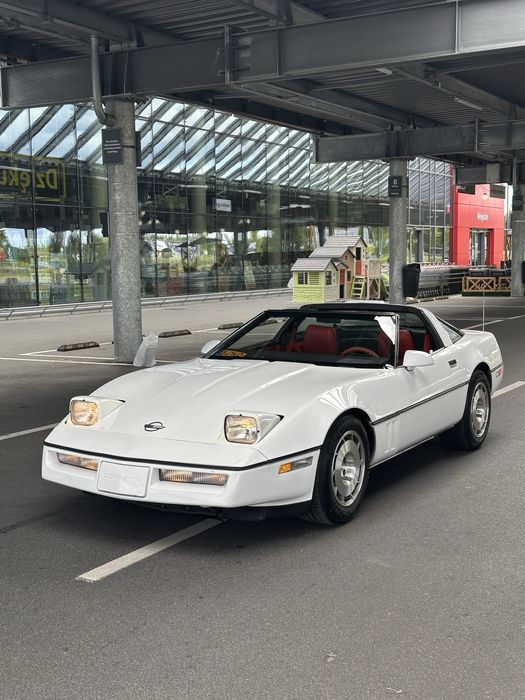 Chevrolet Corvette C4 1985r 5.7 V8 zabytek