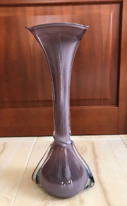 stary, duży i piękny, stylowy i dekoracyjny szklany wazon