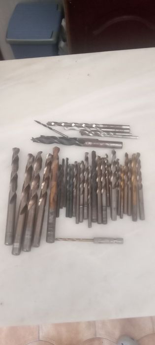 Brocas de ferro e pedra e madeira
