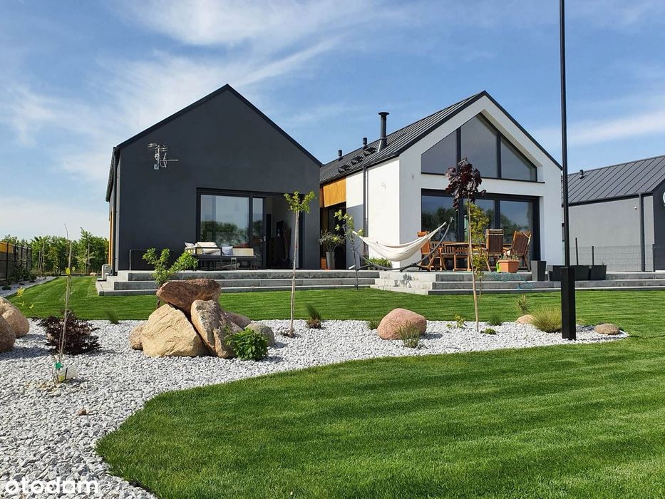 Nowoczesny dom z garażem blisko lasu