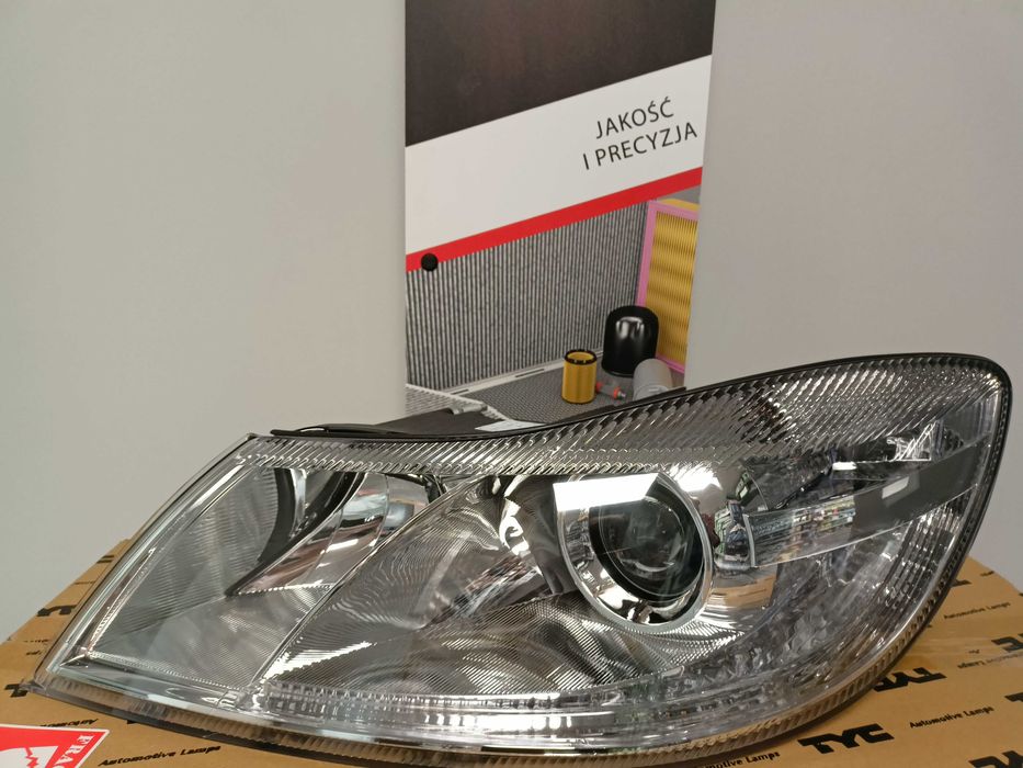 Skoda Octavia 2 08-13 Reflektor /soczewka / lewy H7+H1