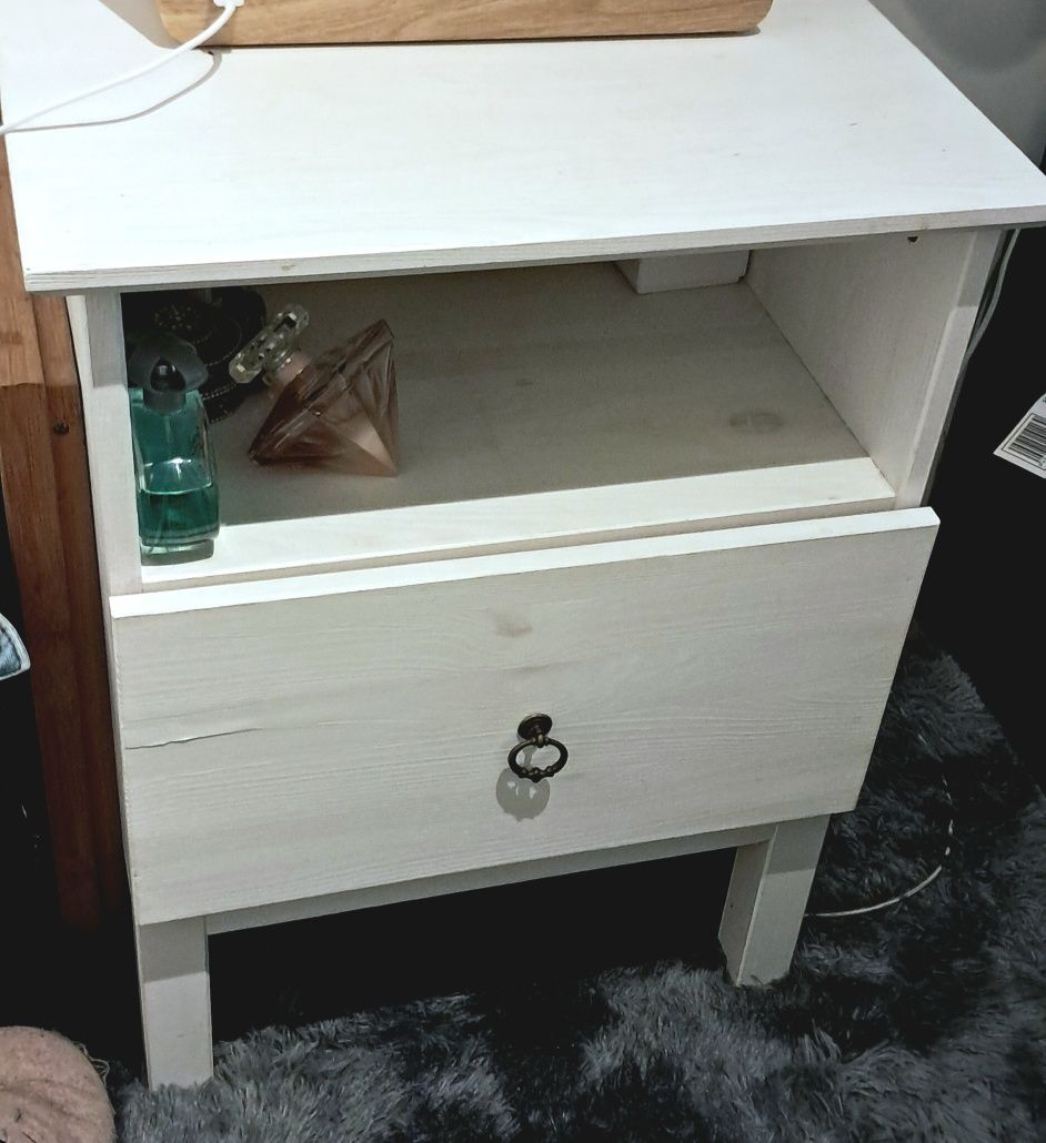 Mesa de cabeceira IKEA