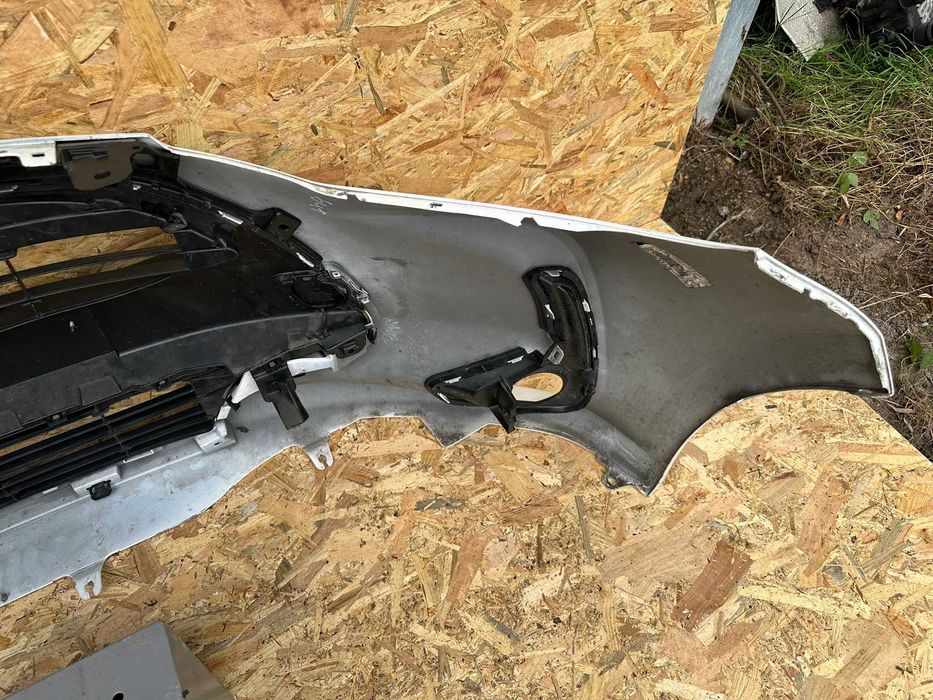 Toyota Yaris IV 4 20- zderzak przedni przód cały