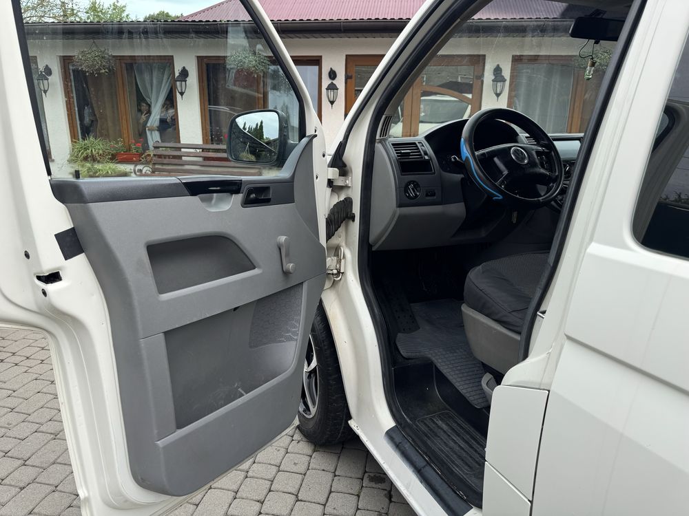Volkswagen Transporter  2006р 8+1 пасажир  1.9 tdi