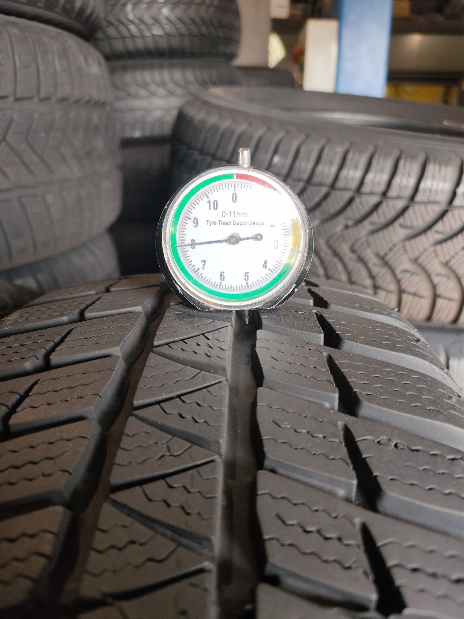 185/55r15 Falken HS449 EuroWinter z 2016r około 8mm
