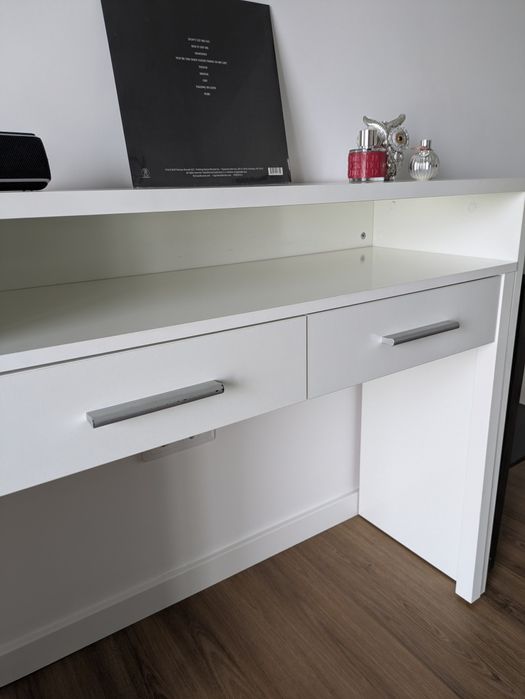 Secretária extensível ou consola branca