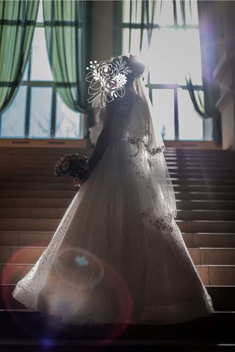 Весільна сукня з поясом