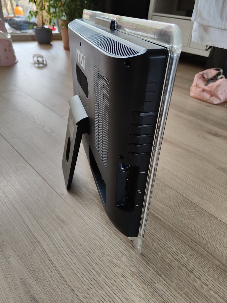 Komputer all on one MSI MS-AA8B dotyk