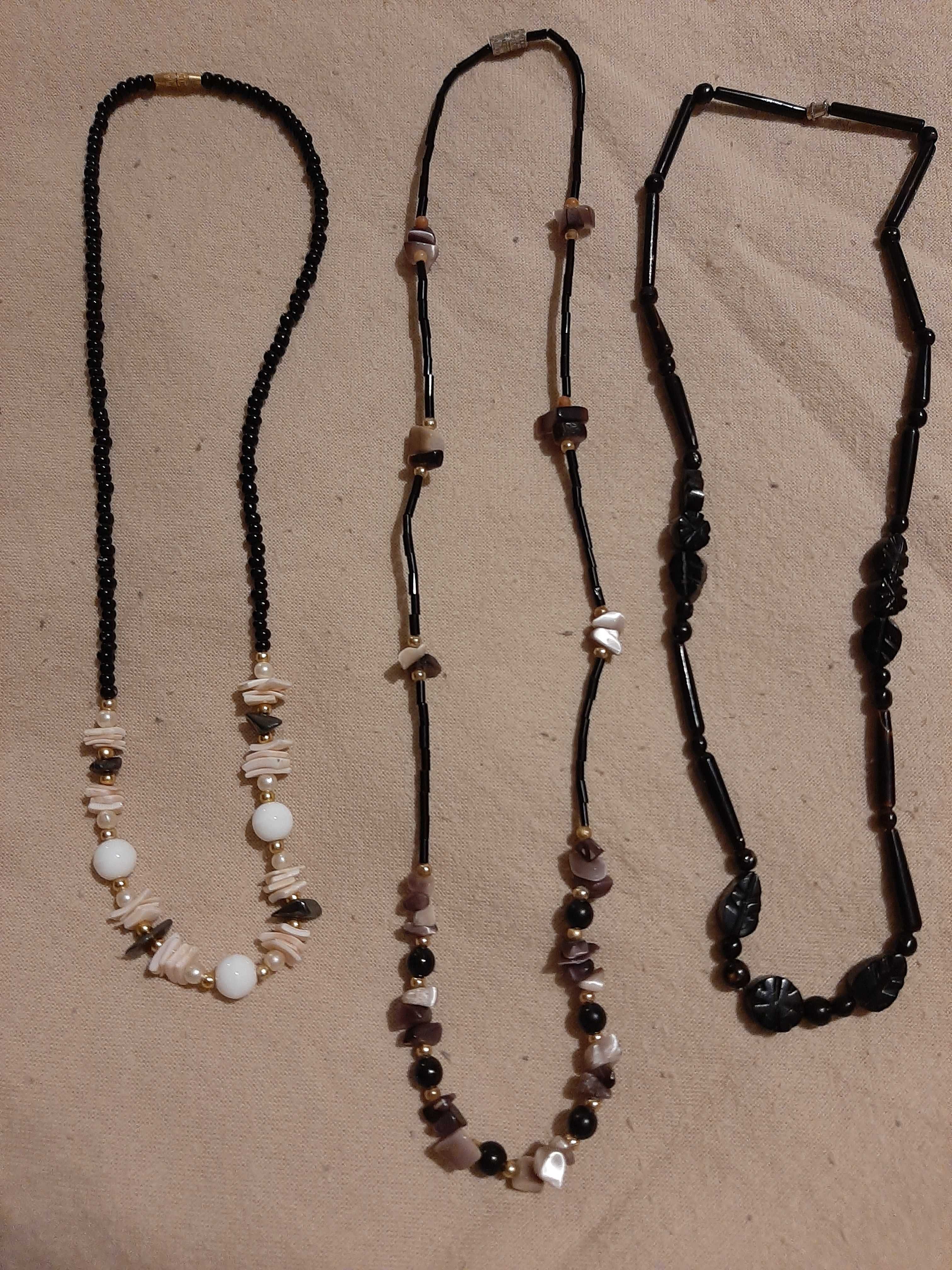Colares variados e 1 pulseira