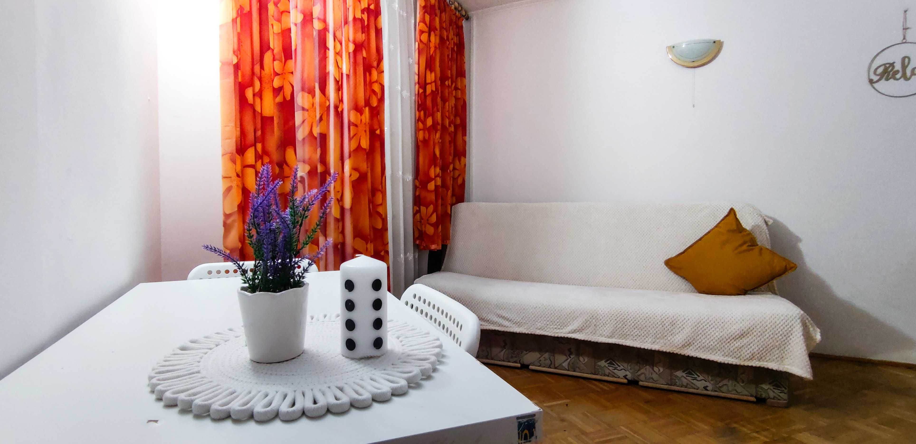 Fajny duży pokój do wynajęcia na Pradze - Południe. Pokój ma balkon.