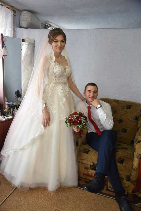 Продам весільну сукню, не вінчана, стан ідеальний)