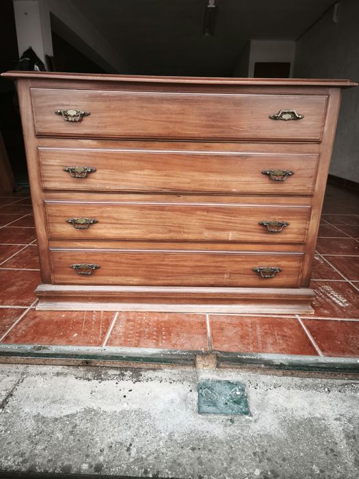Cómoda  madeira 4 gavetas