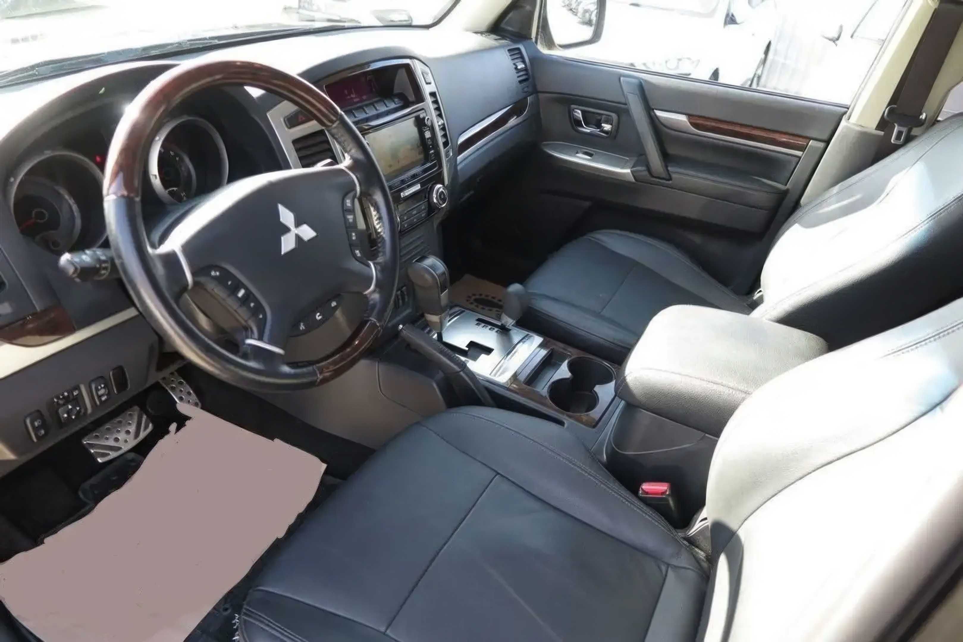 2018 Mitsubishi Pajero