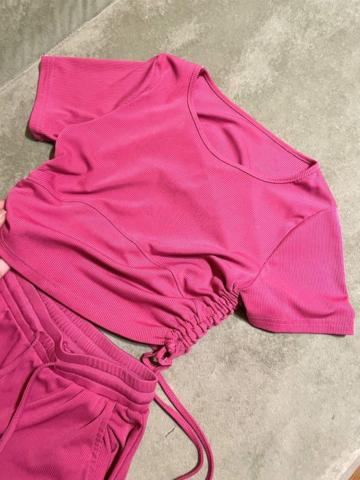 Б/У але в хороша якість , дуже гарний колір ( розмір S/М )