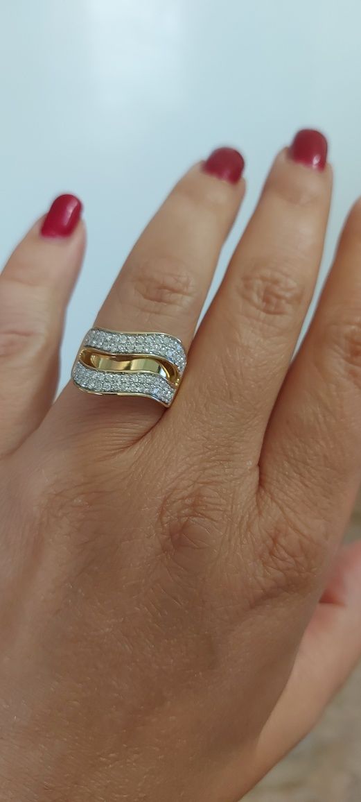 золотое кольцо с бриллиантами