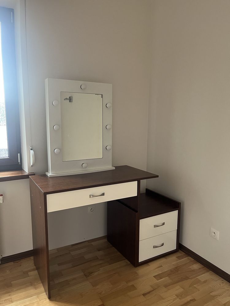 Toaletka z oświetleniem LED