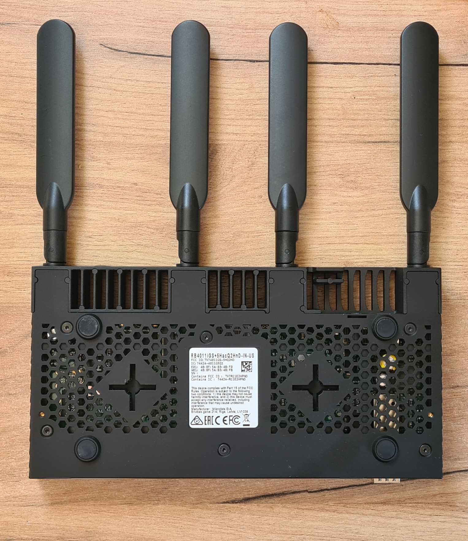 Wi-Fi Роутер MikroTik RB4011iGS+5HacQ2HnD-IN 4x4 MIMO 10Гбіт 2.4/5 ГГц