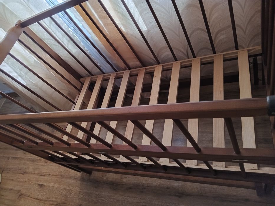 Колиска ,ліжечко є ще матрас