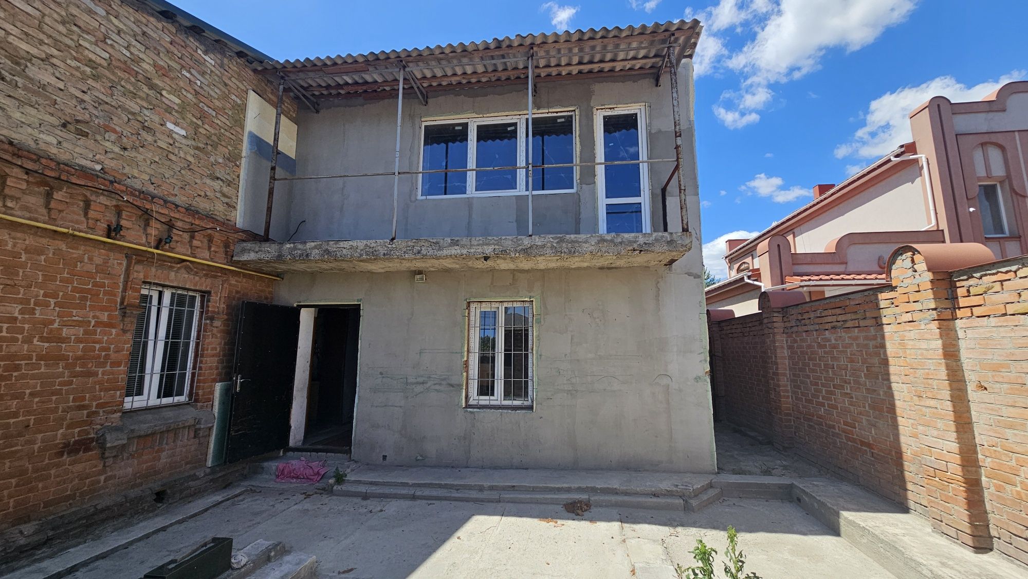 Продам півбудинку Миколаївка під бізнес