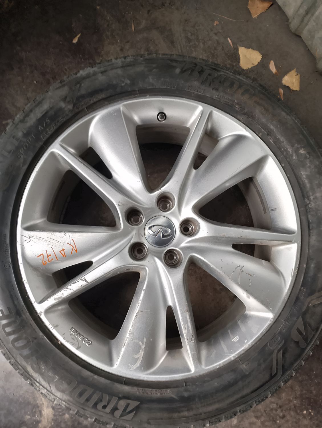 Диски Infiniti OEM D03003EV8A 8,5x20 5x114,3 ET50 DIA66,1 (silver) Б/У