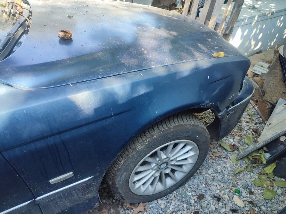 Продам комплект морды е39 капот, бампер,крылья, фары