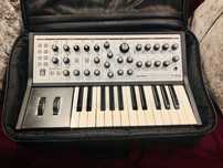 Moog Sub Phatty - sintetizador monofónico analógico
