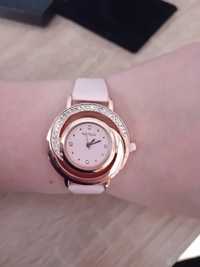 Zegarek damski z różowym paskiem