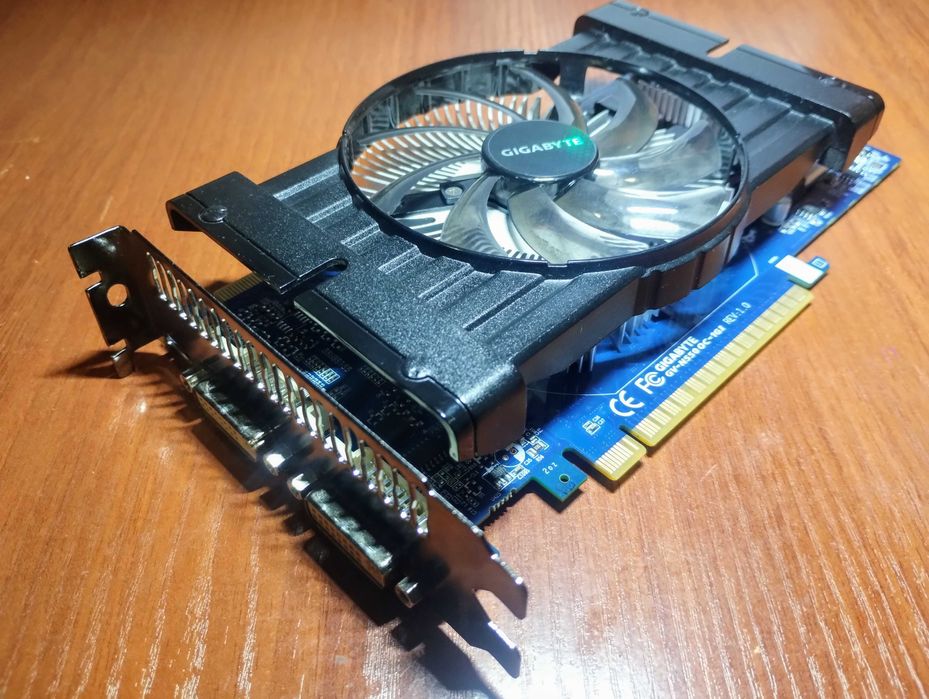 GIGABYTE GA-H81M-S1(сокет 1150) + i5-4460 3.2GHz + кулер