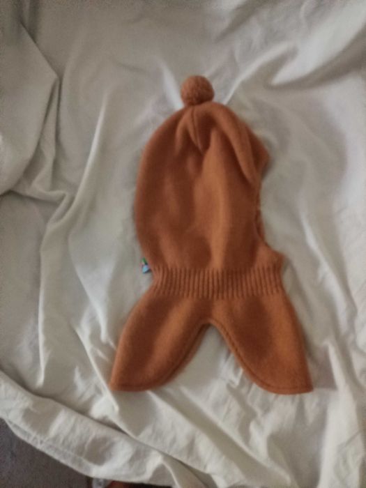 Karmelowa kominiarka z wełny merino niemowlęca