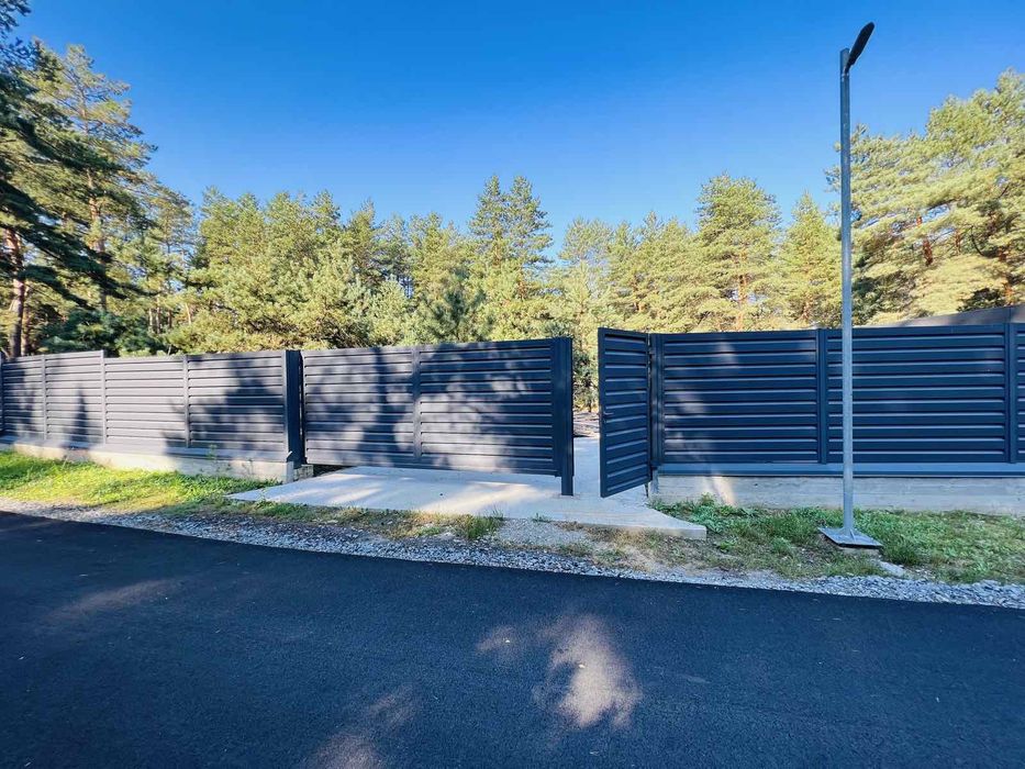 Продам участок в Обуховке в сосновом лесу с недостроем