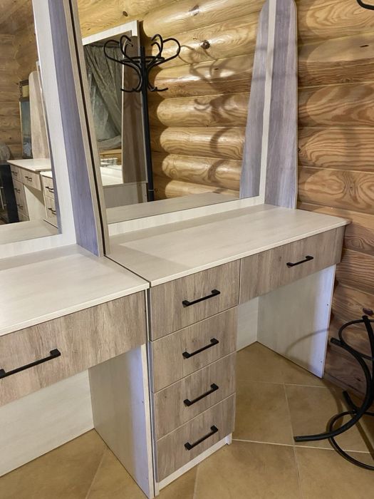 Шкаф дзеркало перукарський офісний