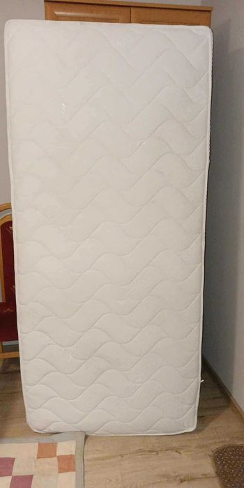 Materac 90x200 gr.22cm na sprężynach pianka latex używ.