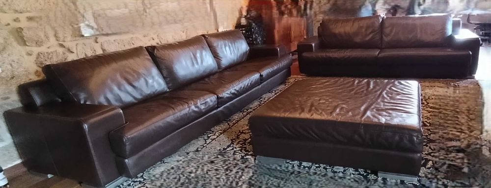 Sofa em pele castanho come nove , conjunto de sofas.