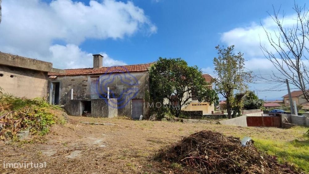 Moradia isolada para recuperar situada em Argoncilhe