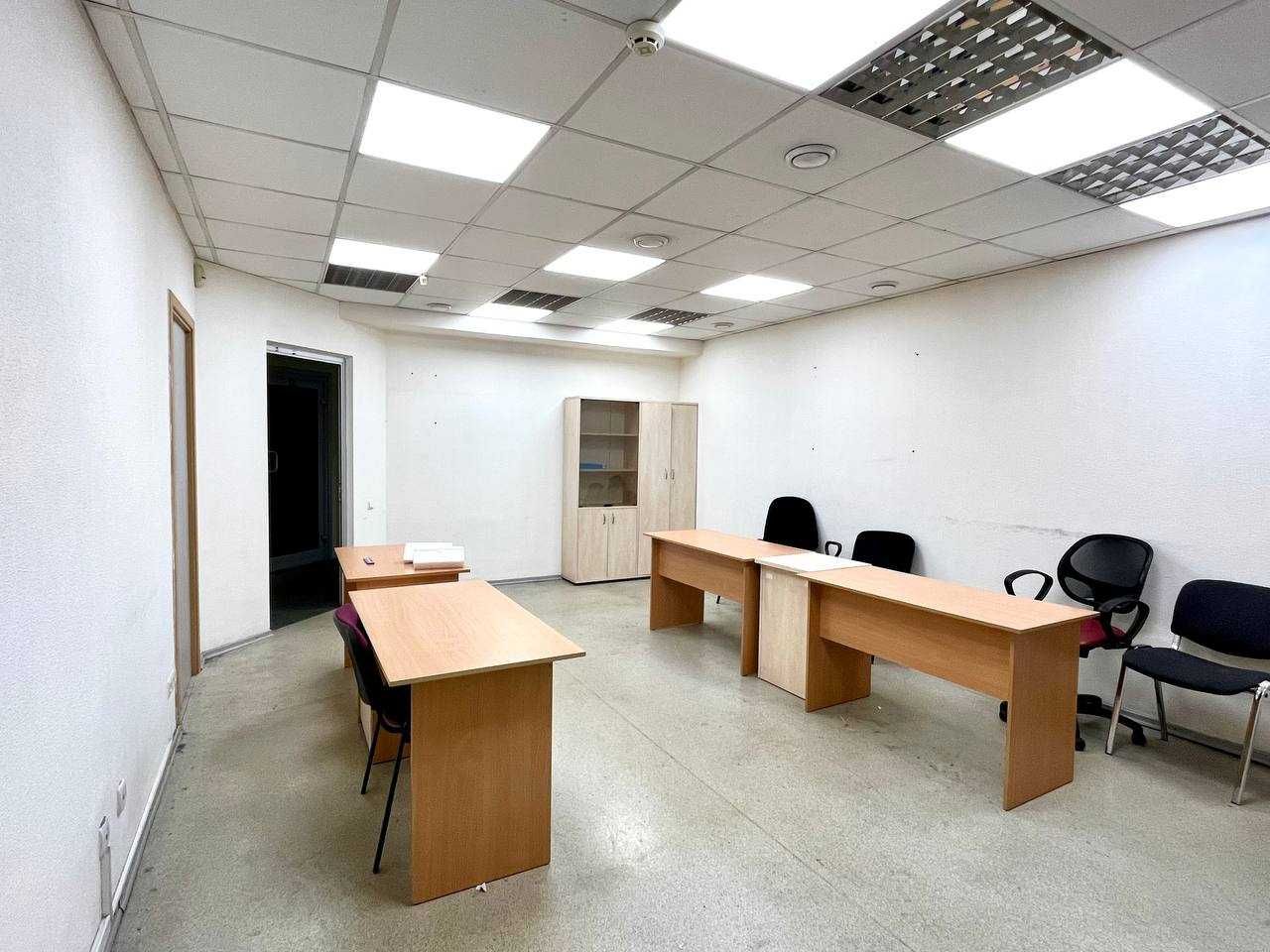 Оренда сучасного офісу з ремонтом та меблями по пр Бандери. 31м2