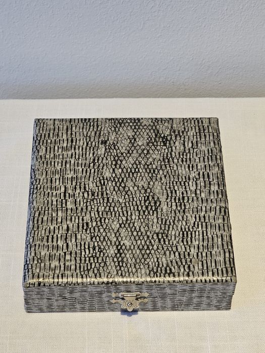 Dziesięć złoconych łyżeczek ze srebra próby 800