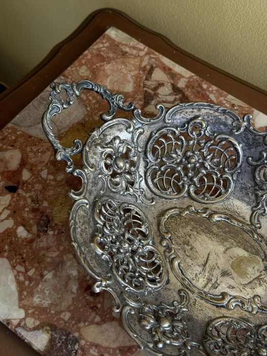 Zabytkowa srebrna patera