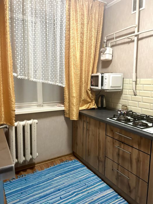 Посуточно, почасово 1 ком, 4 больница 40 лет,