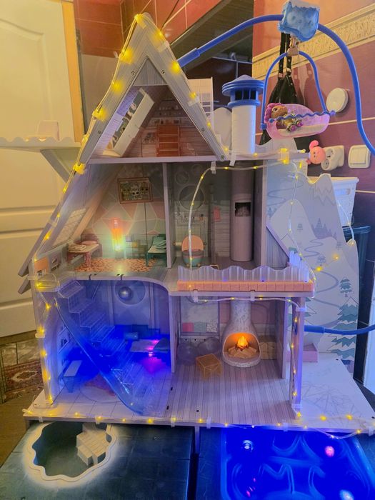 Зимний дом кукол LOL